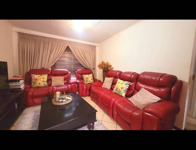 2 BEDROOM APARTMENT TO LET IN ALBERTSDAL